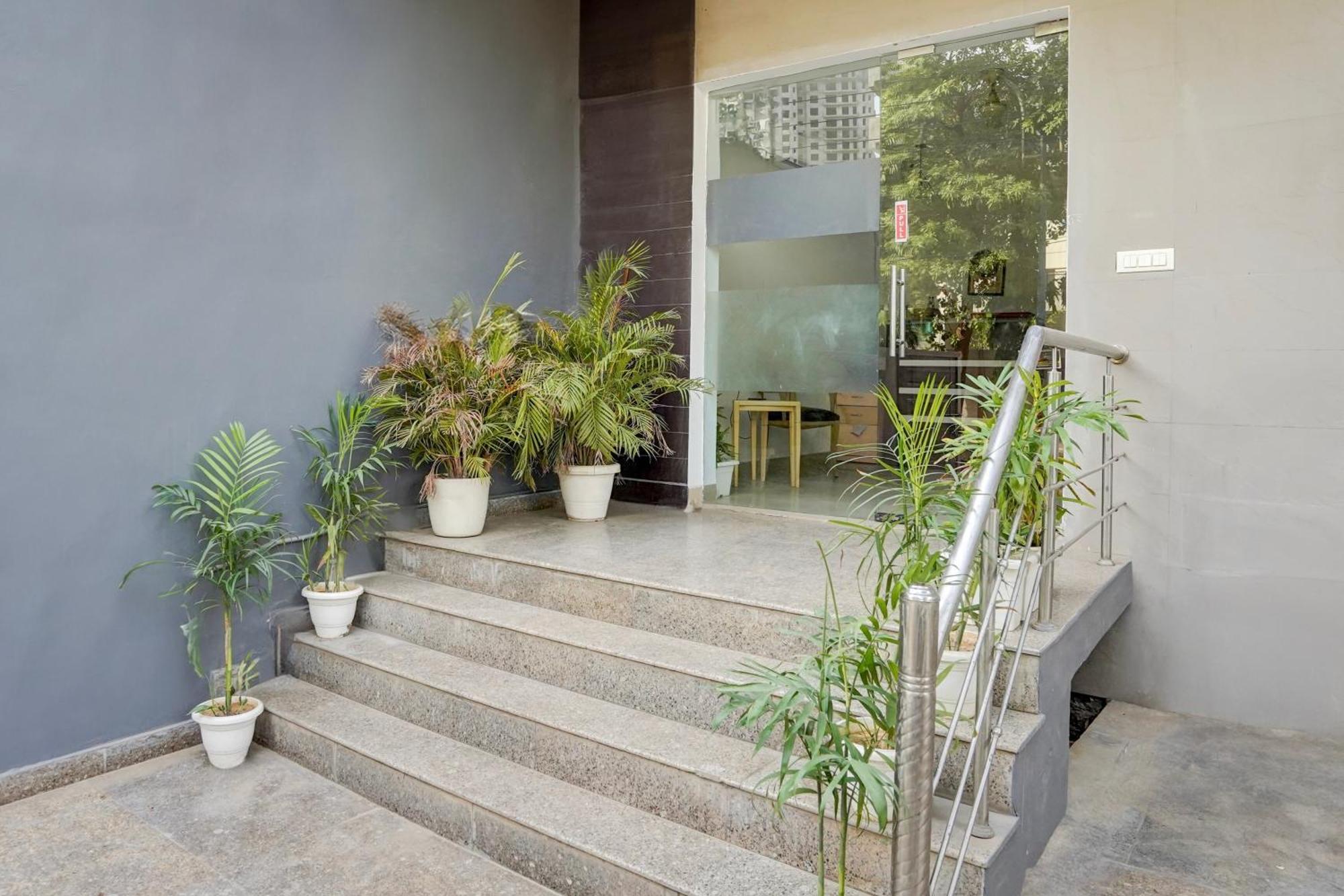 Appartamento Super Townhouse Sector 53 Golf Course Road Gurgaon Esterno foto