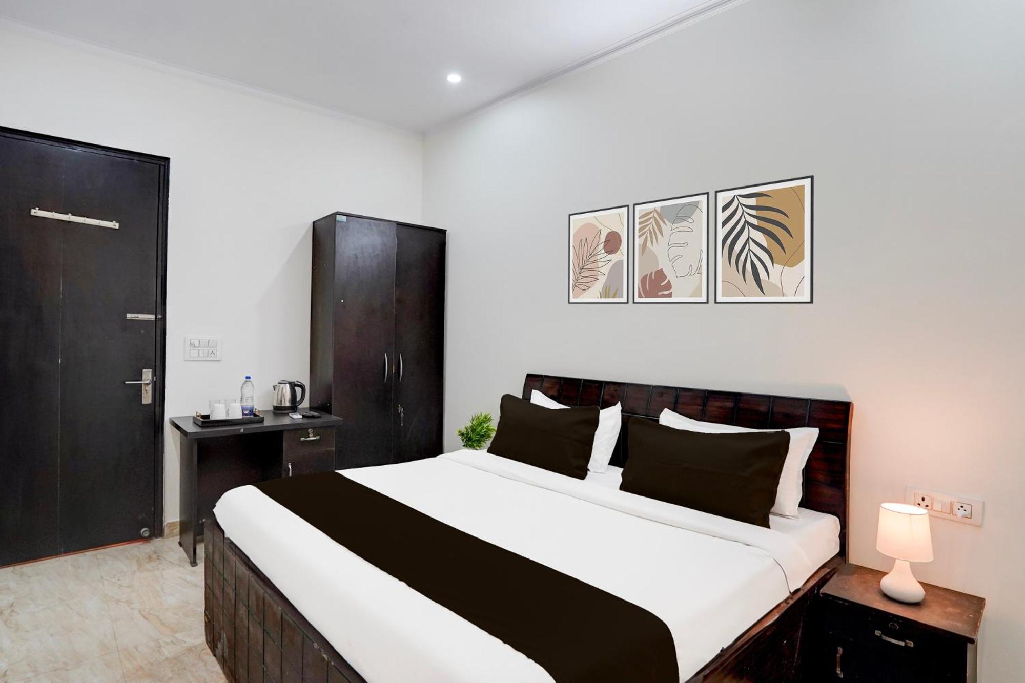 Appartamento Super Townhouse Sector 53 Golf Course Road Gurgaon Esterno foto
